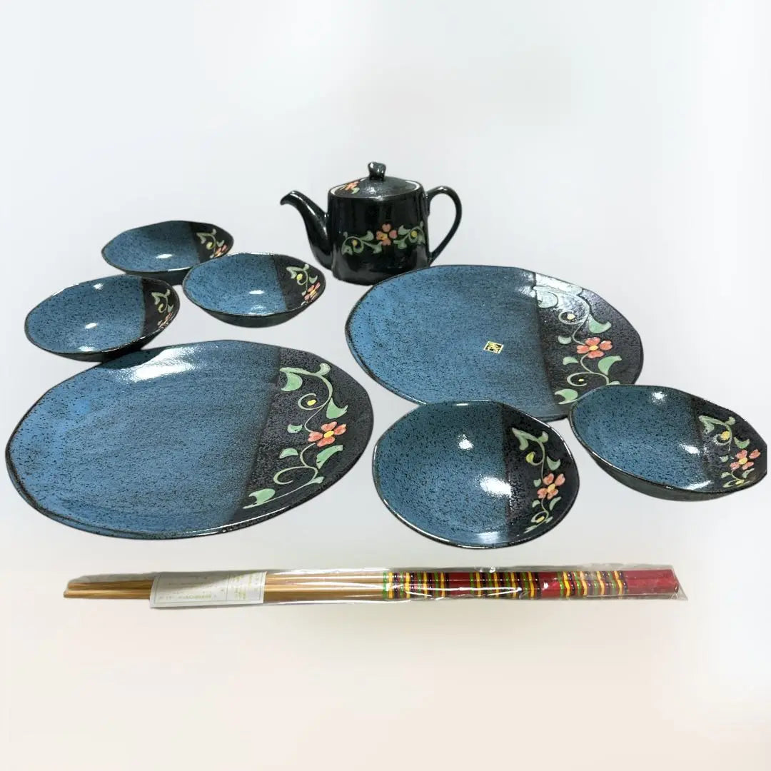 New tableware set, plates, large plates, small plates, chopsticks, teapot, floral pattern, luxurious, feasts, kitchen