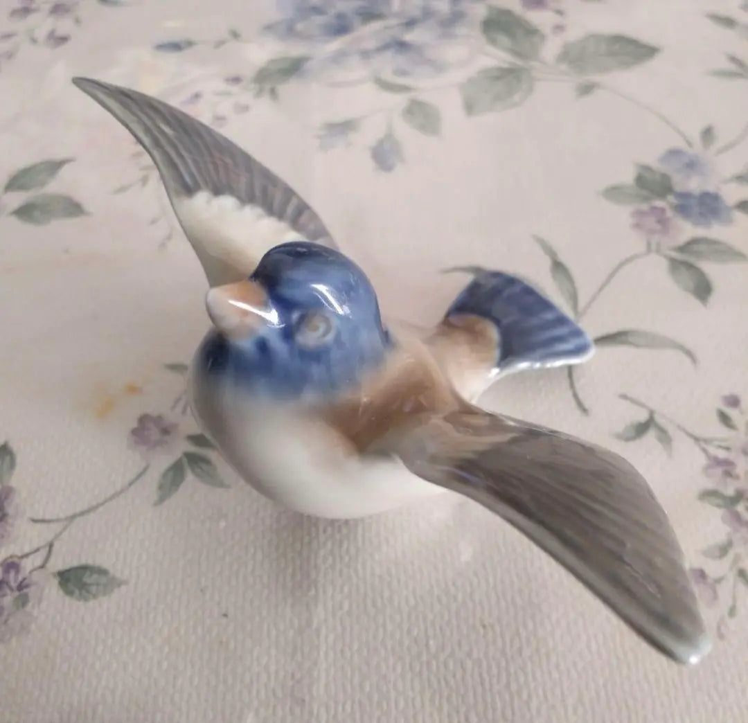 Royal Copenhagen * Figurine Little Bird Bird