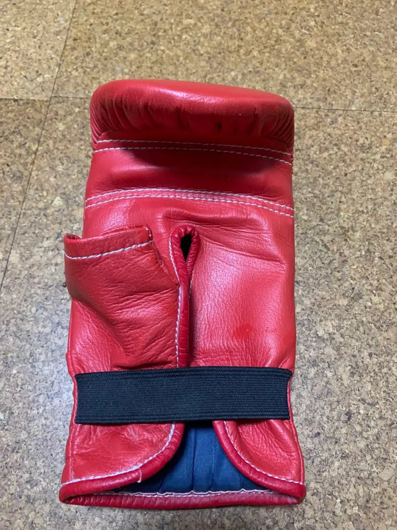 Guantes de boxeo ganadores (firmados por Uchiyama Takashi y Kono Kohei)