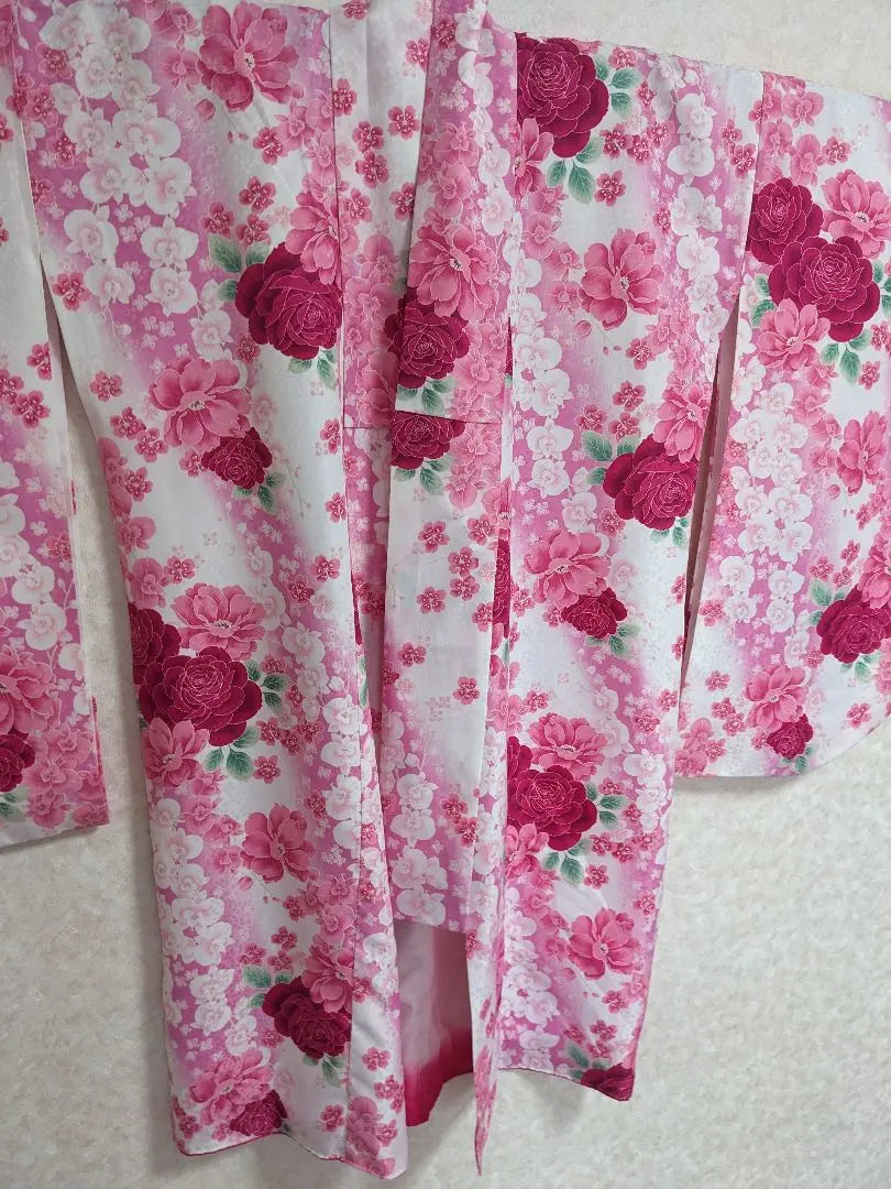 Kimono de mujer adulta ceremonia de graduación ceremonia de adulto kimono pequeño manga blanca estampado de flores blanco rosa grande 93 | 大人用 女性 着物 成人式 卒業式等 袴用 小振袖 白色系 ピンク花柄 大き93