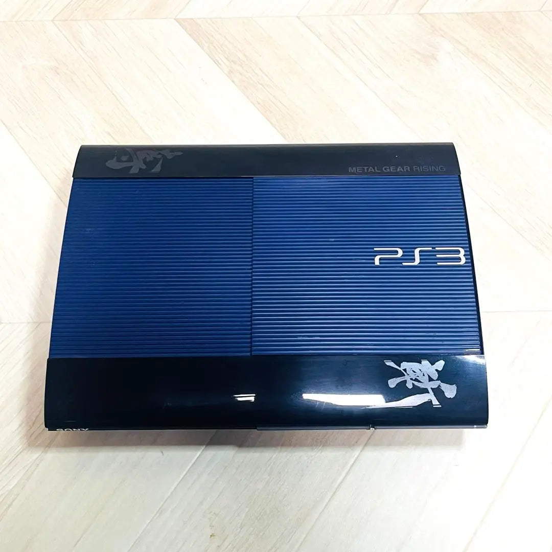 PS3 Body Metal Gear Rising con caja modelo revisada | PS3 本体 メタルギア ライジング リベンジェンス 斬奪モデル 箱付き