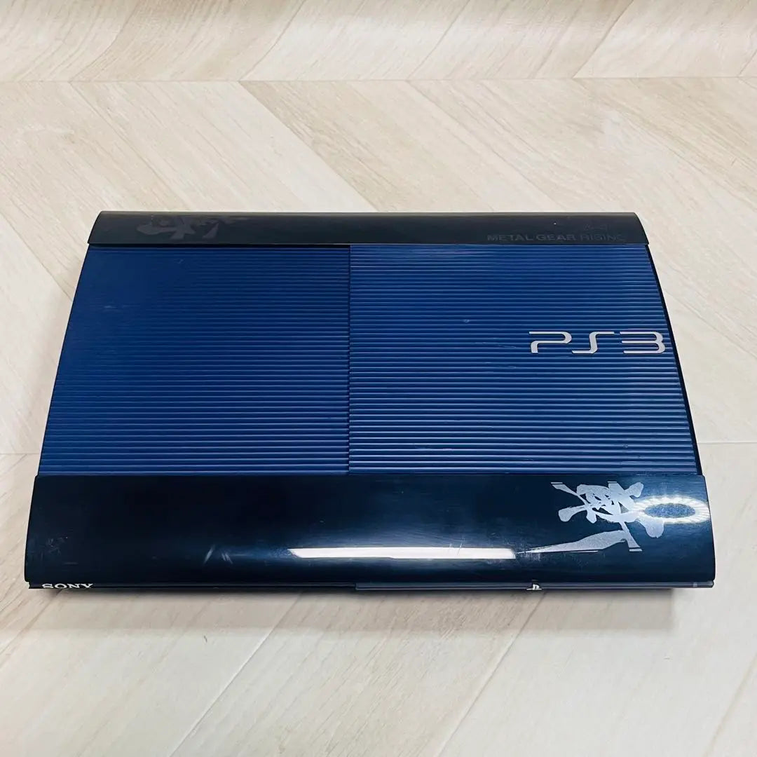 PS3 Body Metal Gear Rising con caja modelo revisada | PS3 本体 メタルギア ライジング リベンジェンス 斬奪モデル 箱付き