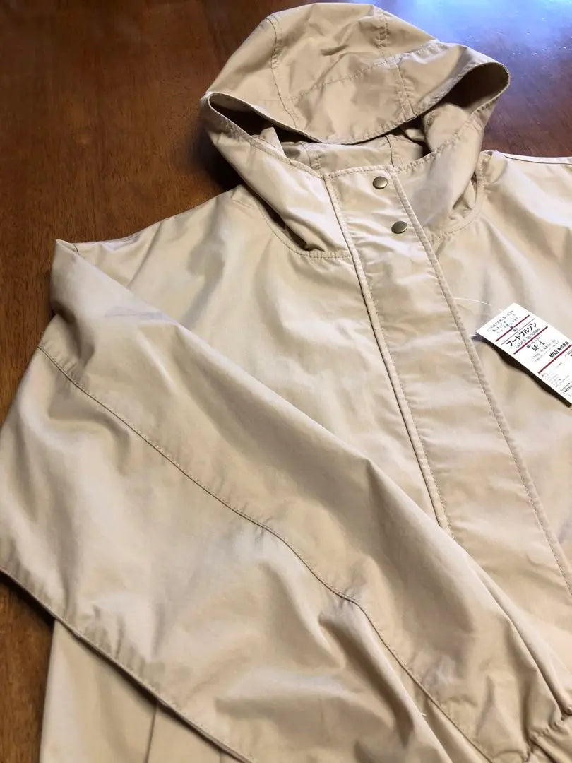 Chaqueta impermeable MUJI para mujer, nueva y sin usar, color beige, talla M a L