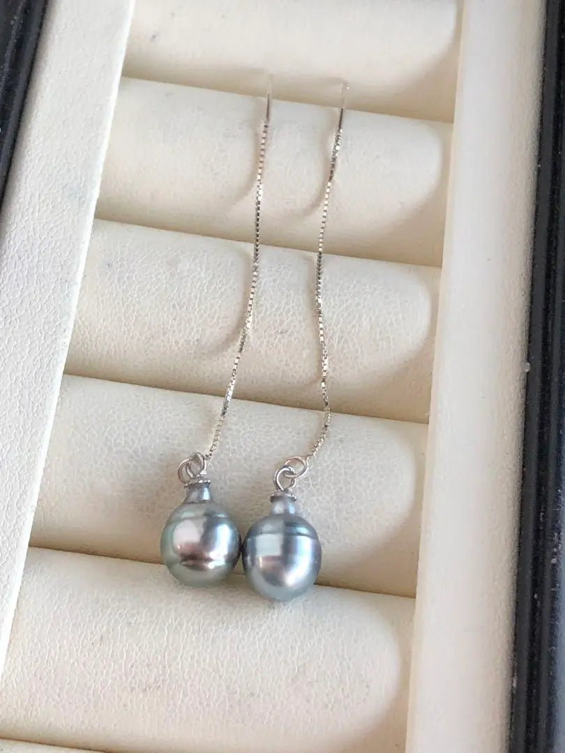 Black pearl Tahitian pearl earrings, handmade