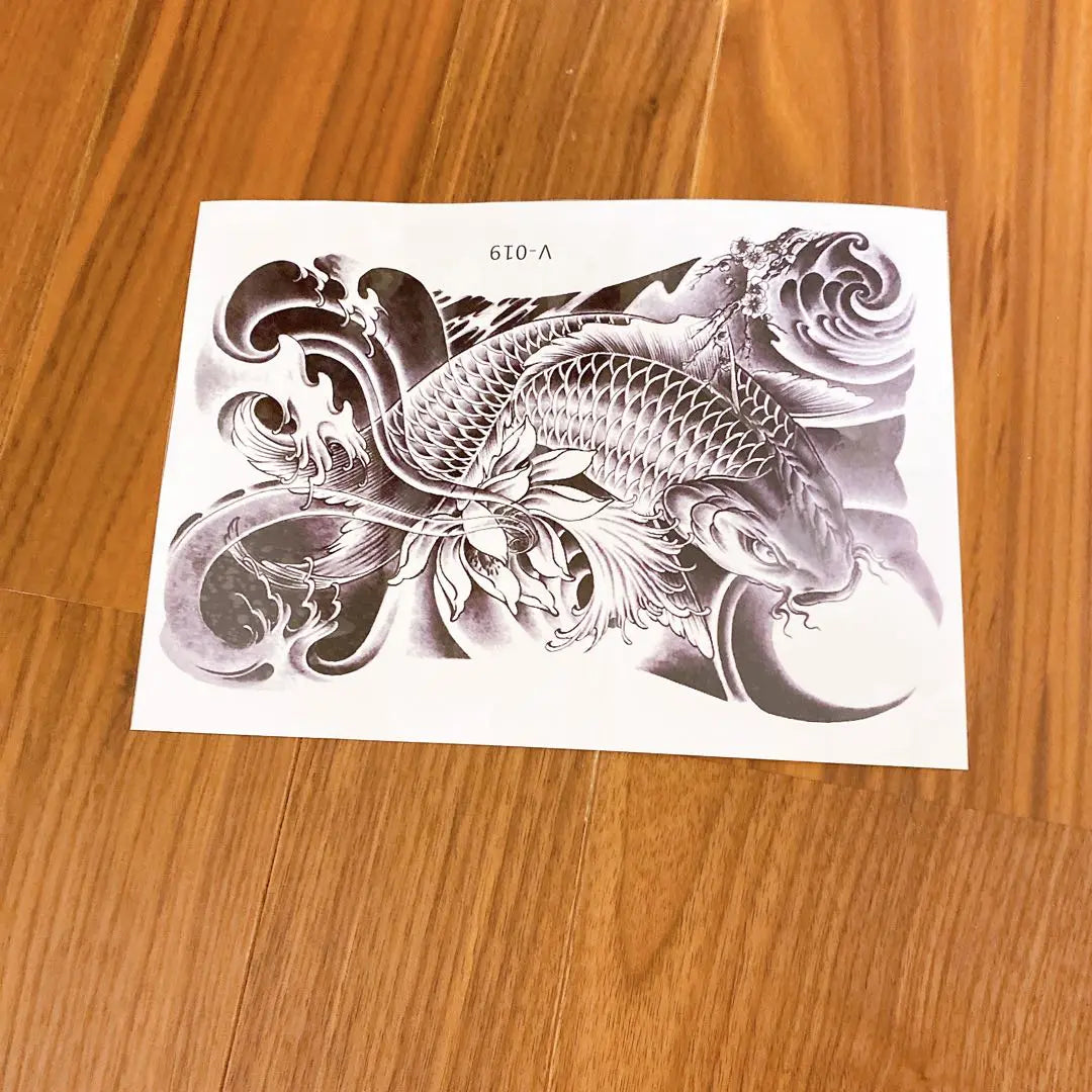 Eye-catching tattoo sticker, design-oriented tattoo sticker, body sticker, black (carp)