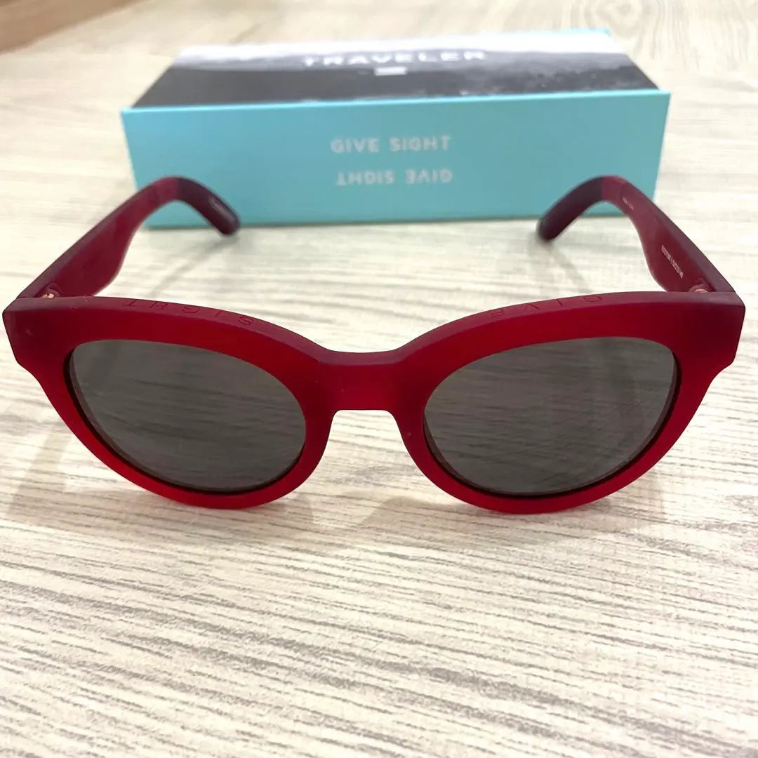 Gafas de sol redondas rojas Toms Traveler con estuche