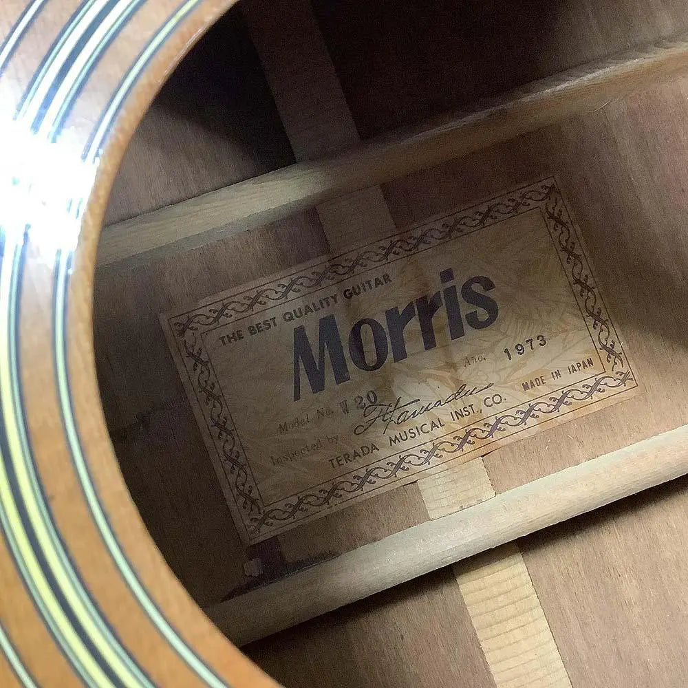 Guitarra acústica Morris W20 con estuche