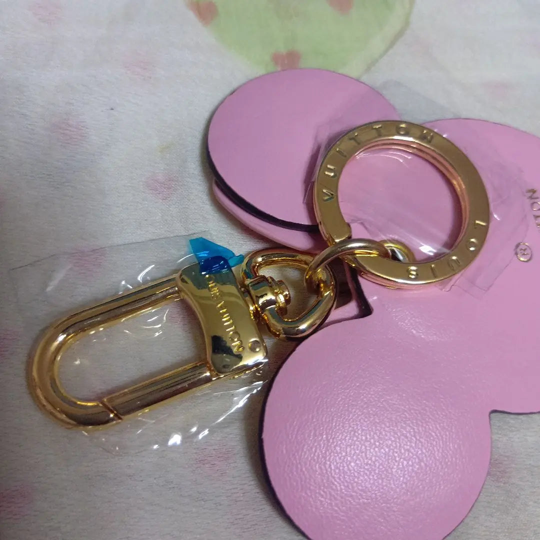 New pink ribbon, English letter pattern, key ring, keychain