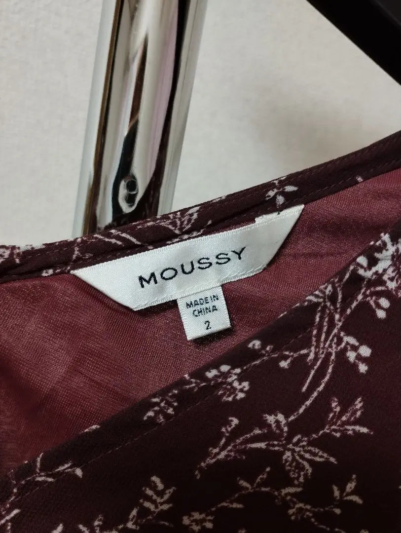 MOUSSY★Tops de manga corta con estampado floral