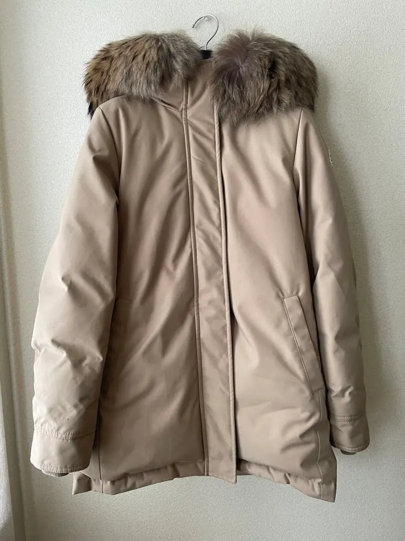 New and unused Pyrenex Bordeaux Down Coat 38