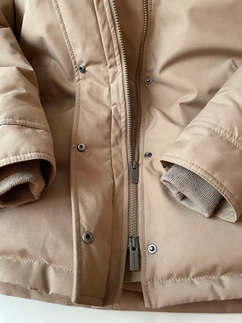 New and unused Pyrenex Bordeaux Down Coat 38