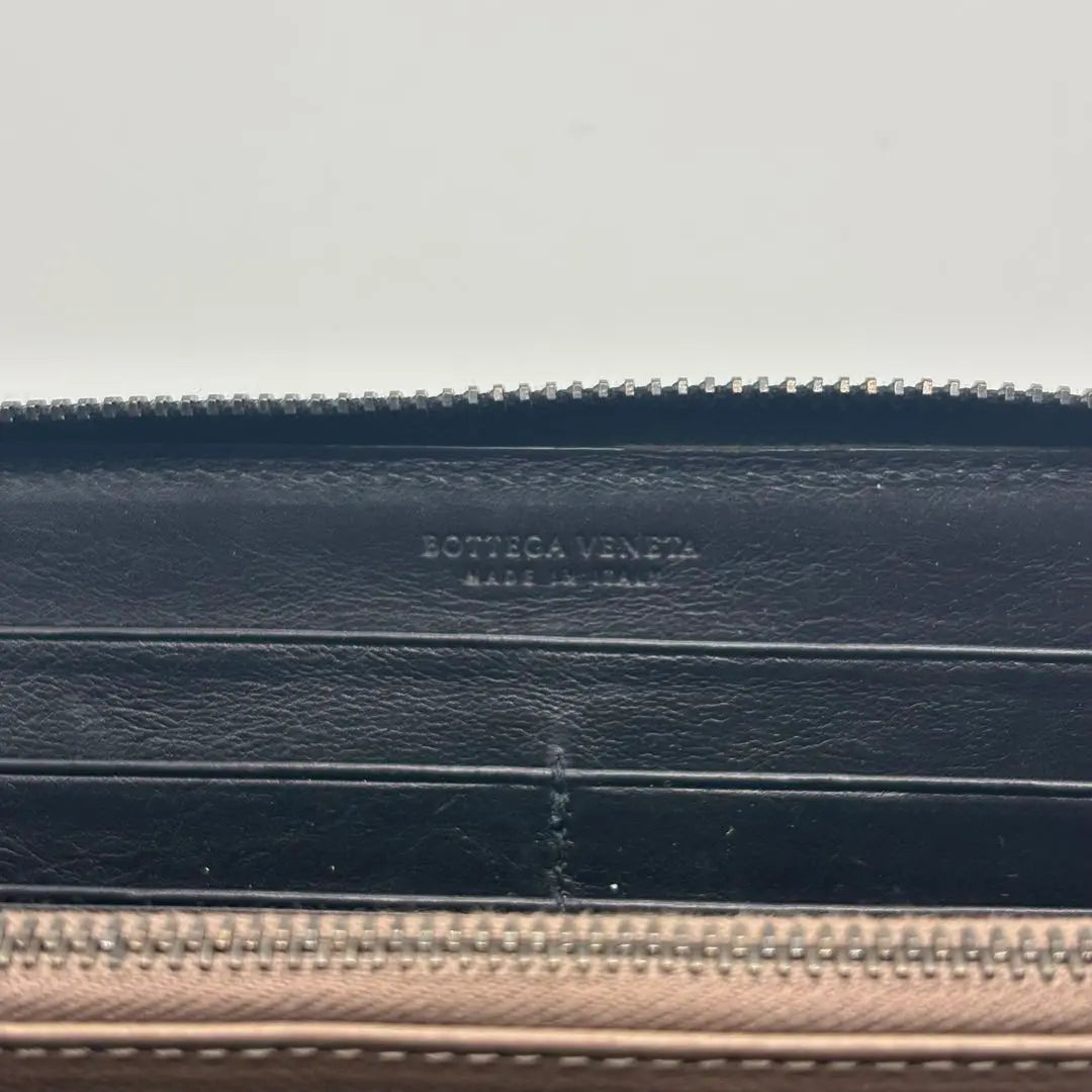 Cartera larga Bottega Veneta, piel de cocodrilo, color raro, caja y bolso incluidos. Estado raro y hermoso ✨️