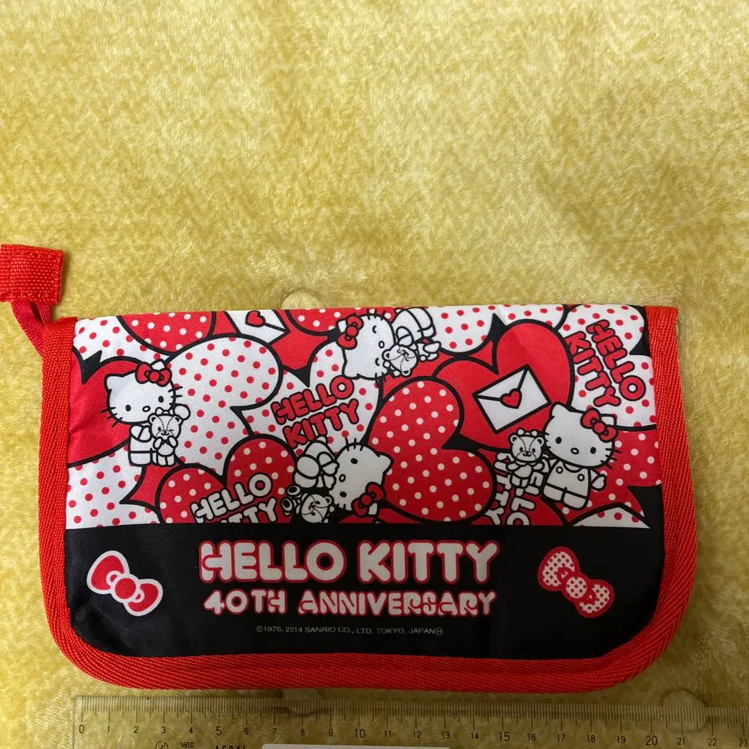 [Sin usar] Estuche para pasaporte con manual de salud materna e infantil de Hello Kitty, edición limitada y con varios compartimentos