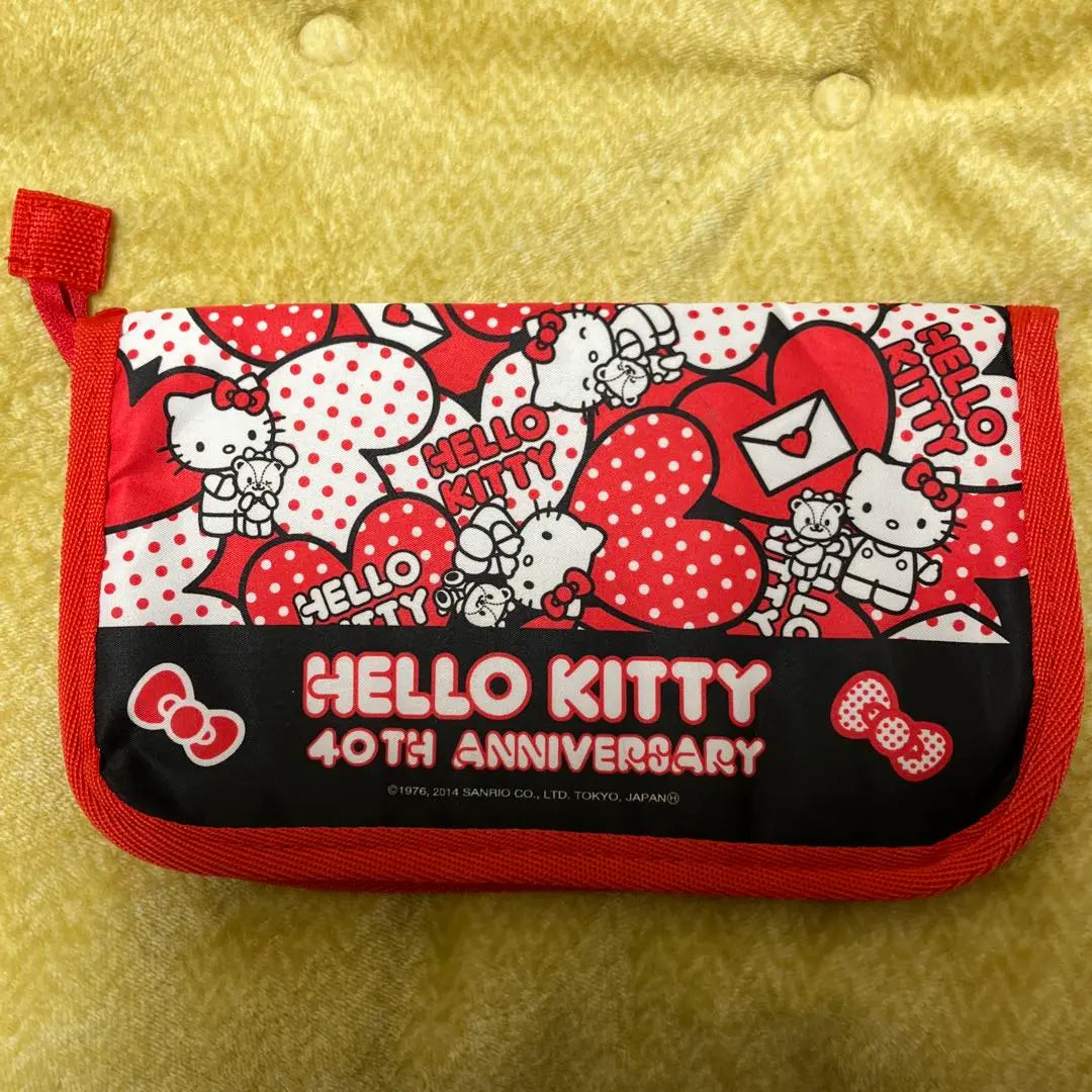 [Sin usar] Estuche para pasaporte con manual de salud materna e infantil de Hello Kitty, edición limitada y con varios compartimentos