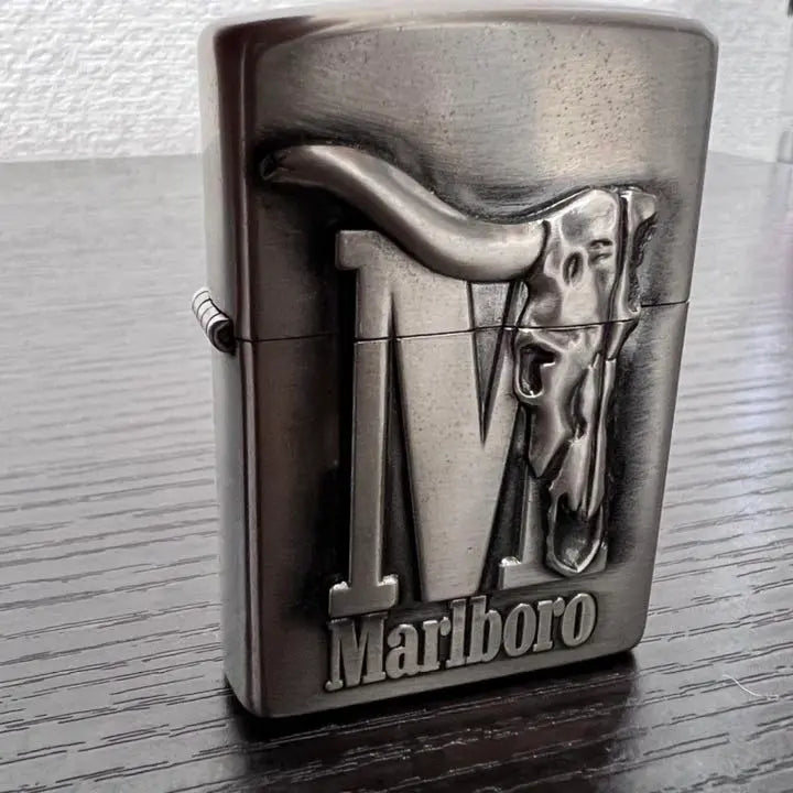 [Reducción de precio] [Sin usar] Premio Marlboro Zippo Cow Skull