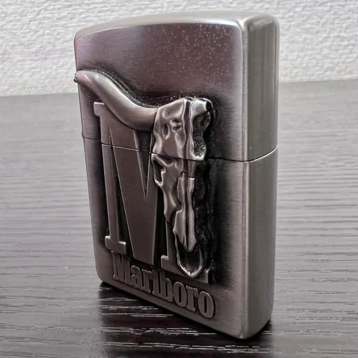 [Reducción de precio] [Sin usar] Premio Marlboro Zippo Cow Skull