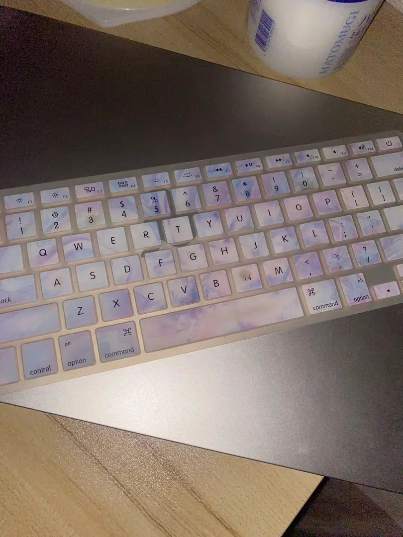 Funda de teclado en color blanco mármol solo para MacBook