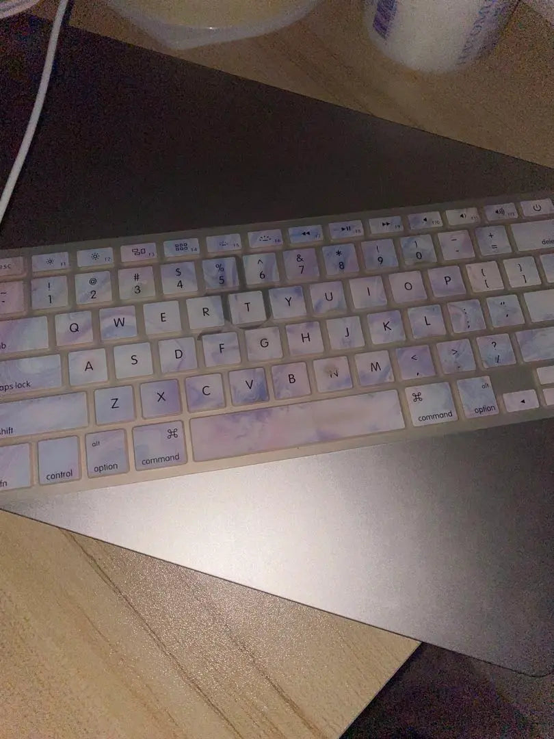 Funda de teclado en color blanco mármol solo para MacBook