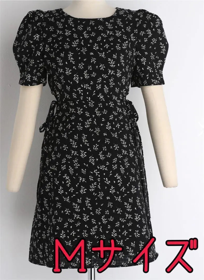 Dress, short sleeves, knee length, flare, puff sleeves, small floral pattern, cute, adult, retro