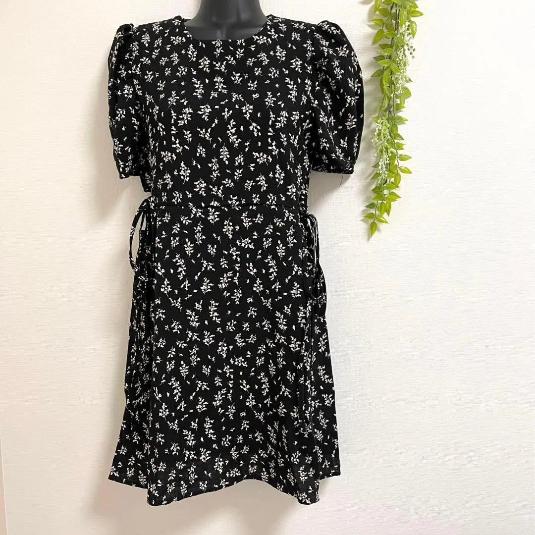 Vestido, manga corta, largo hasta la rodilla, acampanado, mangas abullonadas, estampado floral pequeño, lindo, adulto, retro