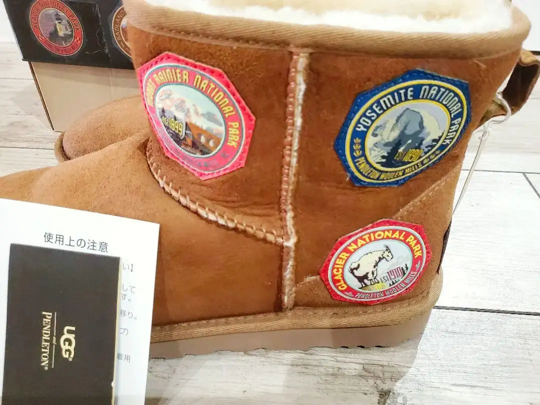 Botas de piel de oveja con parches de UGG &amp; PENDLETON de 27 cm