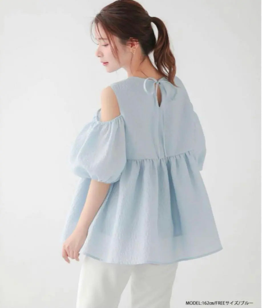 [New tag included] fitmore open shoulder jacquard top, blue