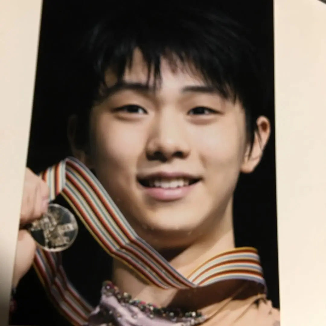 Hanyu Yuzuru Rare Rare Large 2L Photos 3 Free Shipping Anonymous Shipping