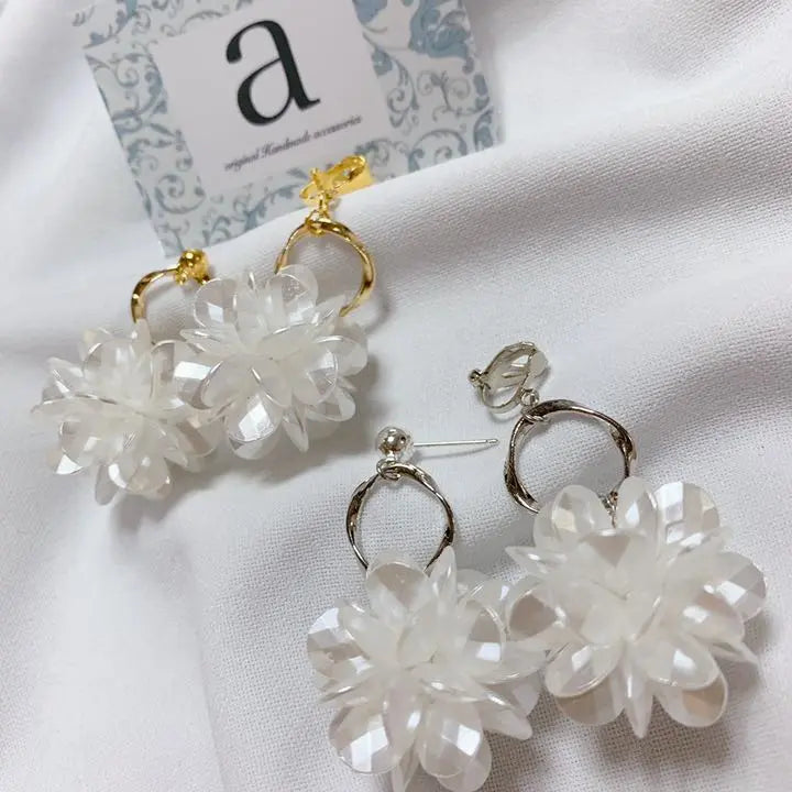 2204-2 Gold ☺︎ Hoop and large pearl flower earrings ☺︎