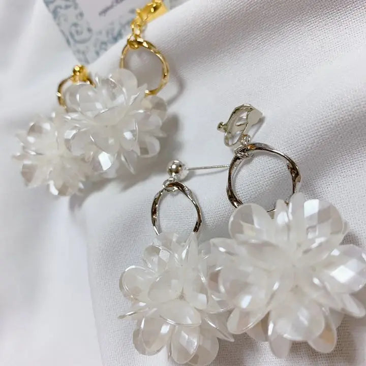 2204-2 Gold ☺︎ Hoop and large pearl flower earrings ☺︎