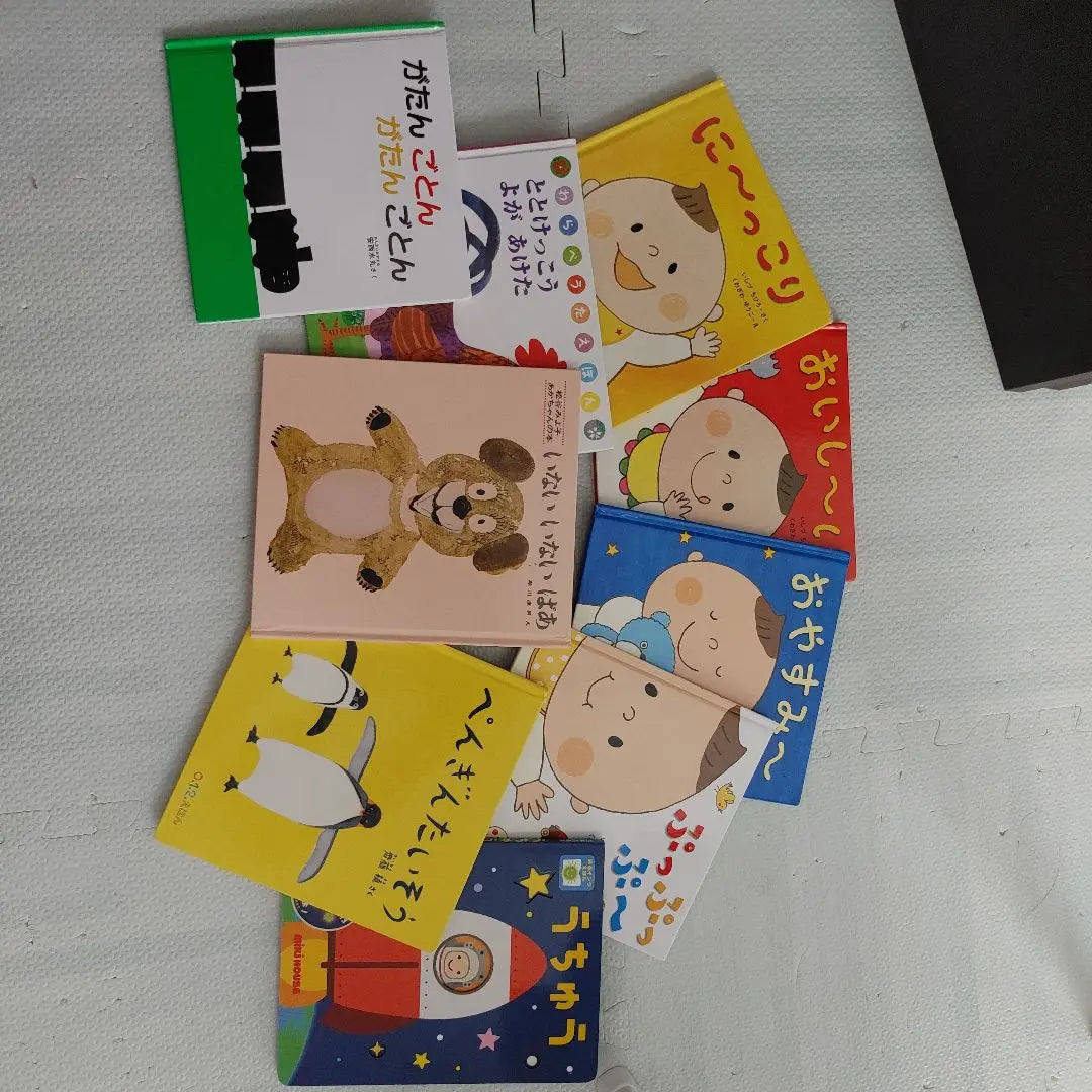 It is a picture book for infants. | 幼児向けの絵本です。