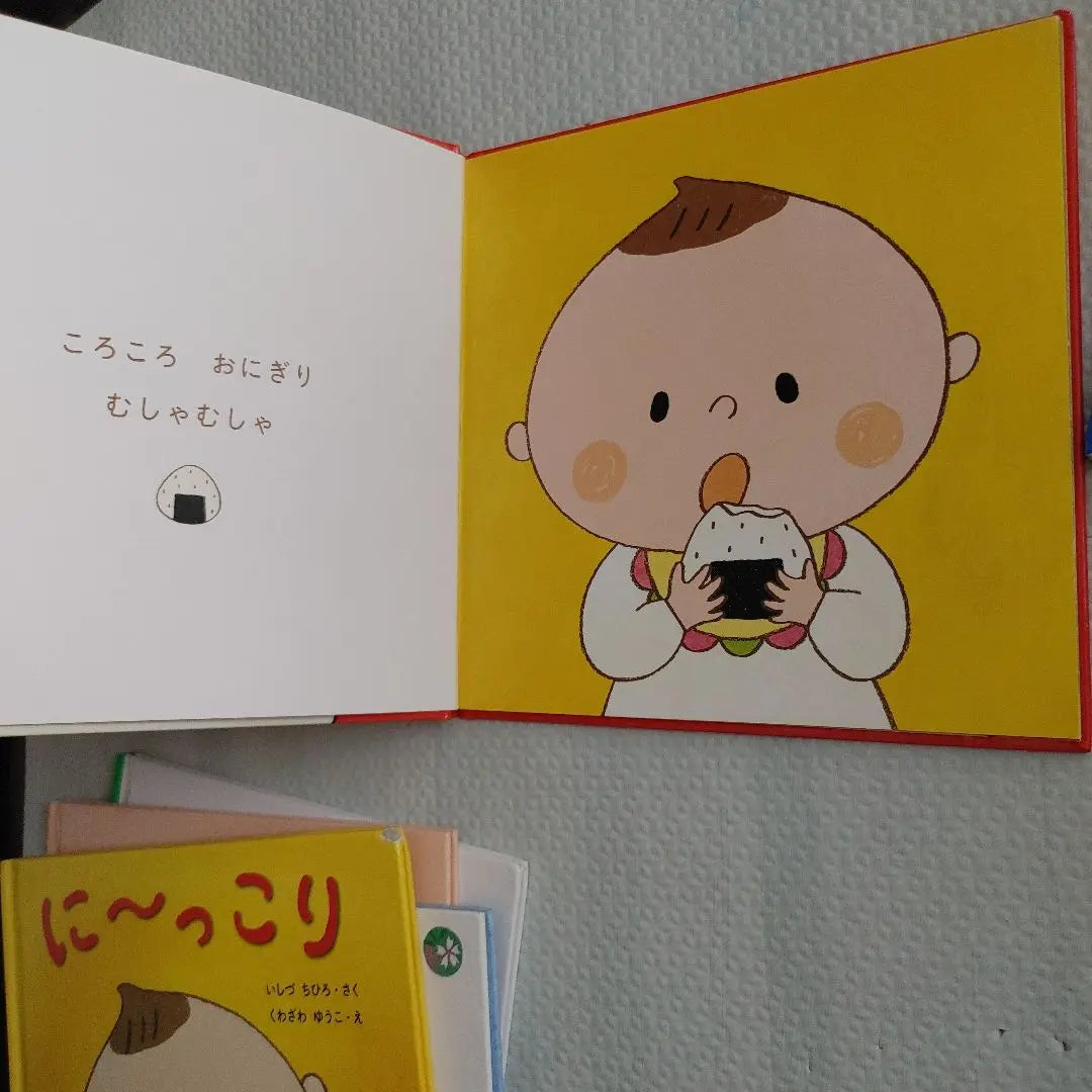 It is a picture book for infants. | 幼児向けの絵本です。