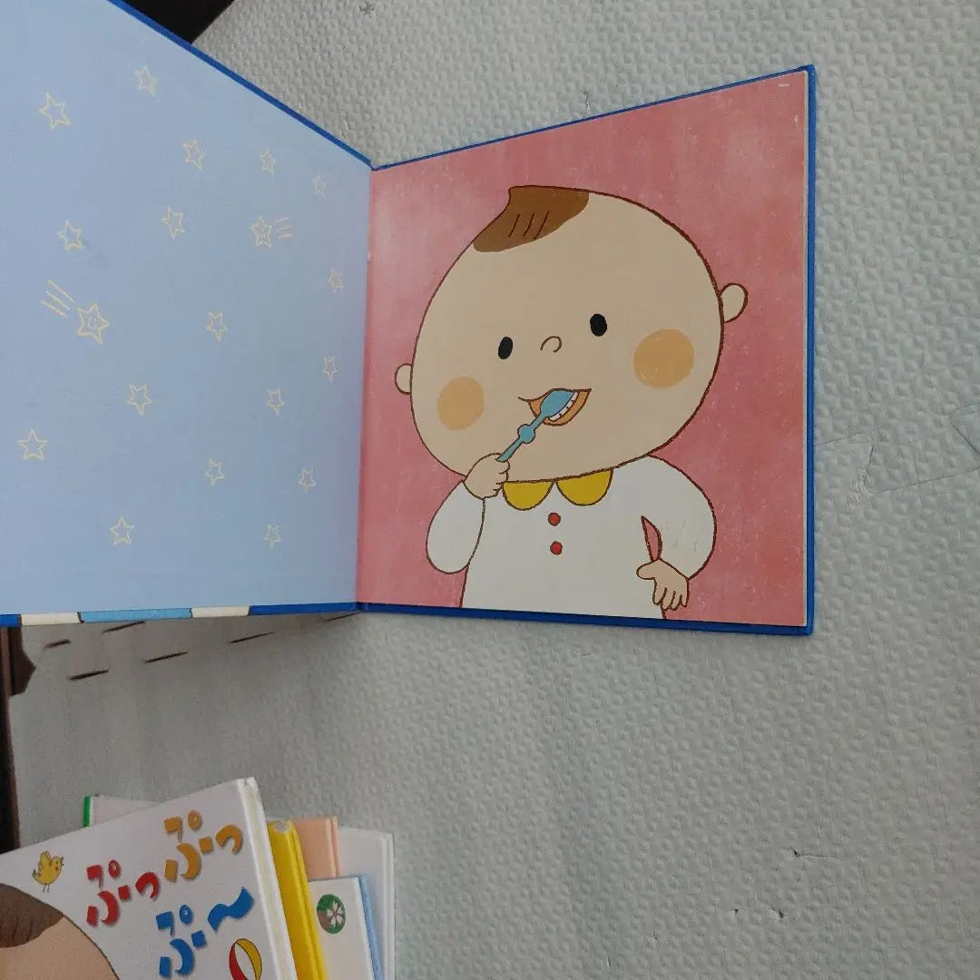 It is a picture book for infants. | 幼児向けの絵本です。