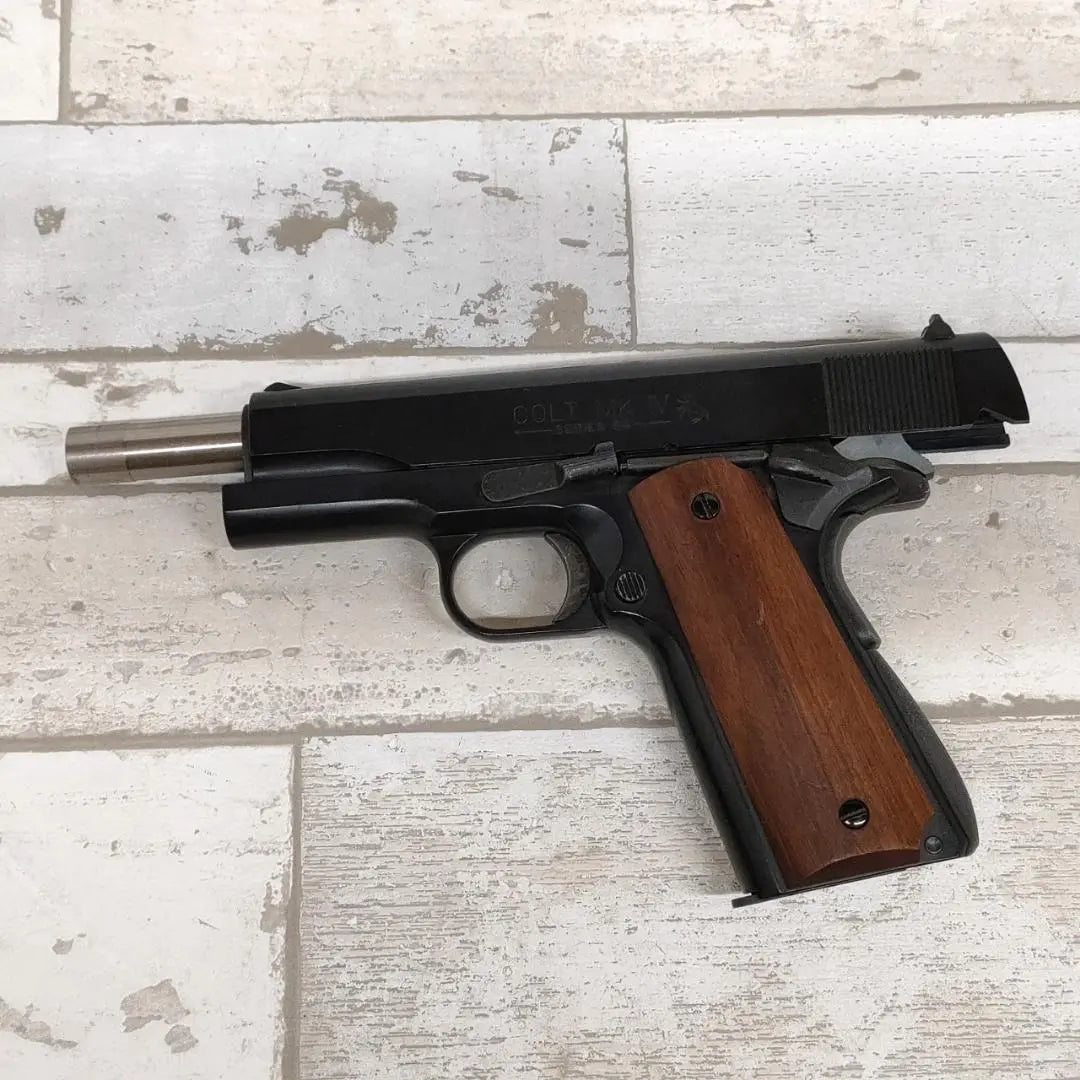 Pistola de gas Western Arms Colt Government 80 Mark IV con empuñadura de madera