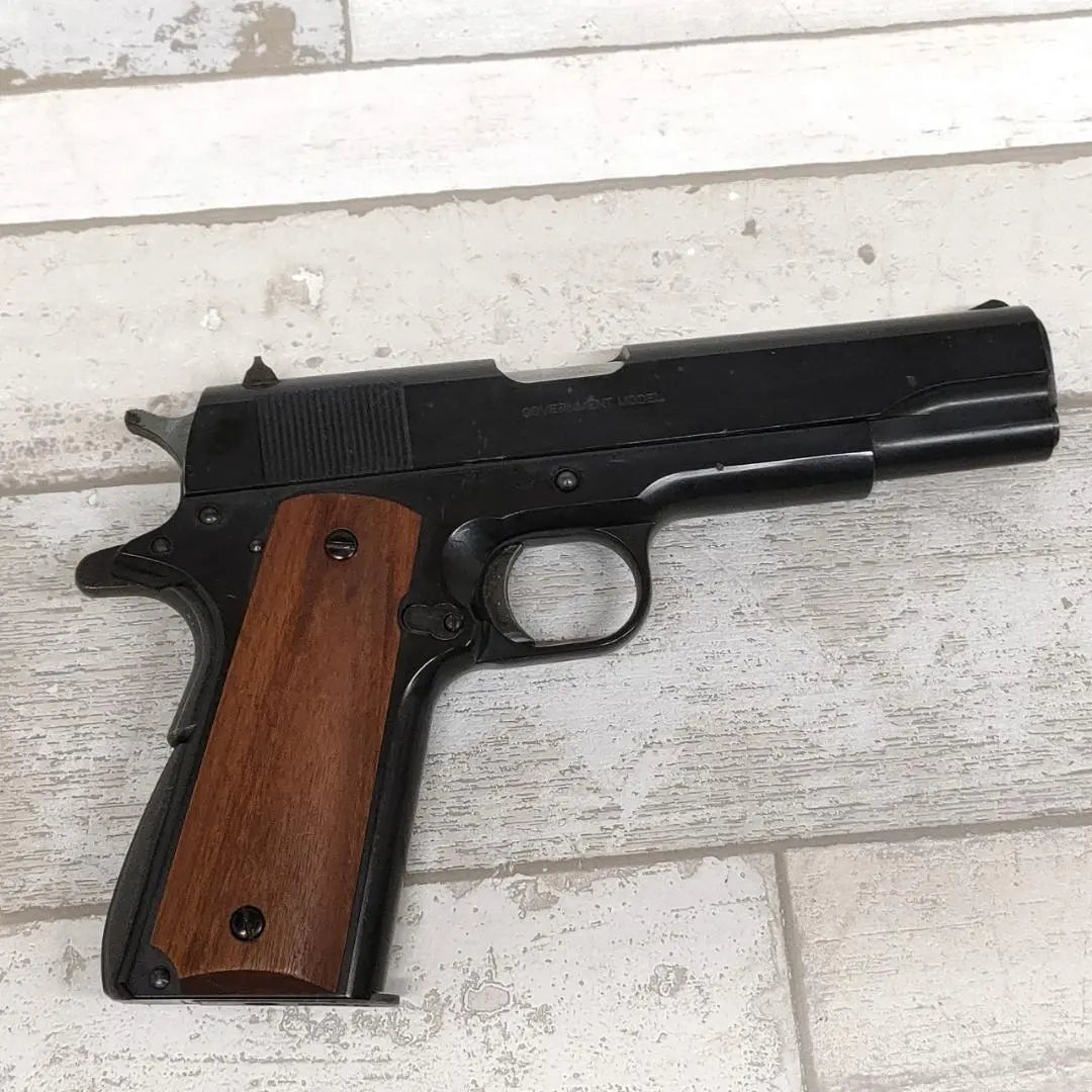 Pistola de gas Western Arms Colt Government 80 Mark IV con empuñadura de madera