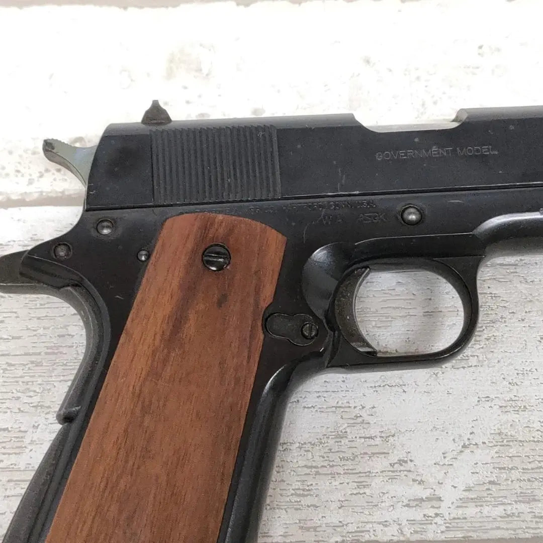 Pistola de gas Western Arms Colt Government 80 Mark IV con empuñadura de madera