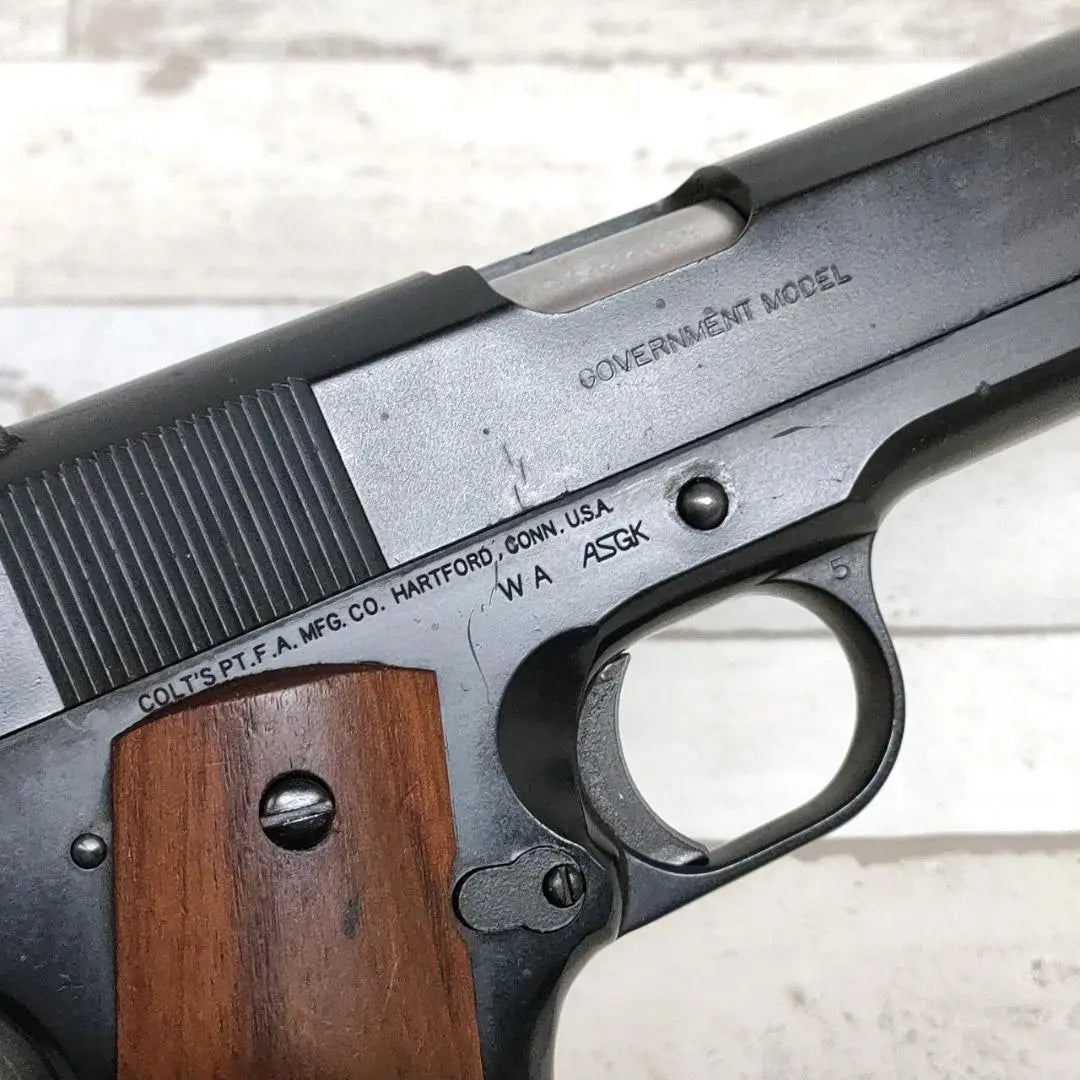 Pistola de gas Western Arms Colt Government 80 Mark IV con empuñadura de madera