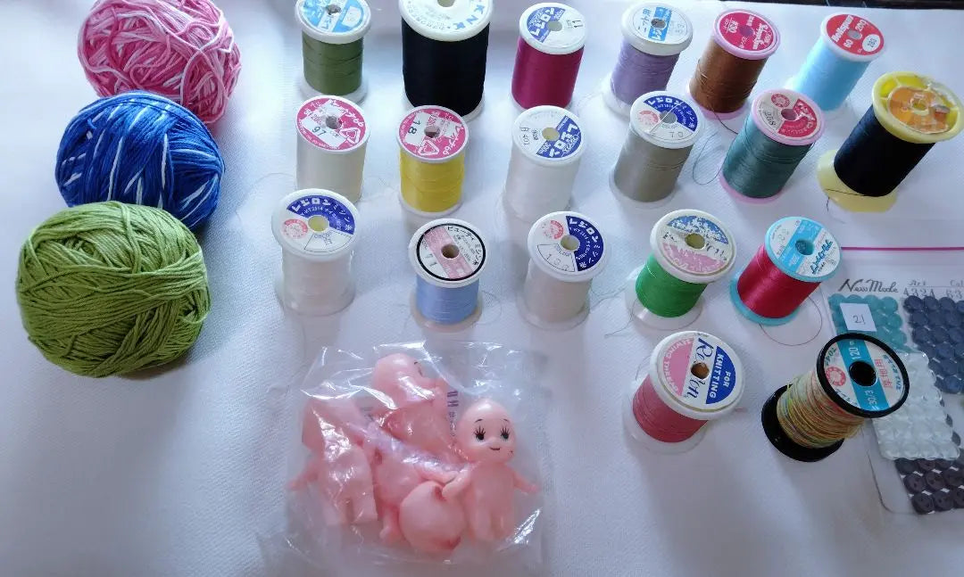 Set of handicraft supplies such as knit sewing thread and sashiko thread