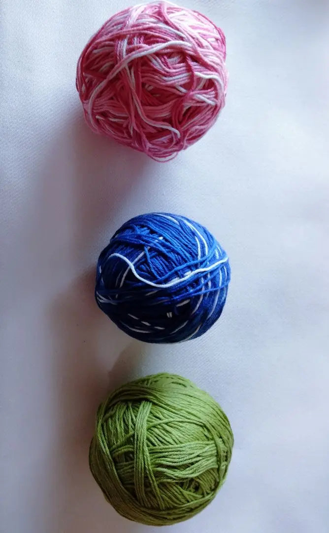 Set of handicraft supplies such as knit sewing thread and sashiko thread