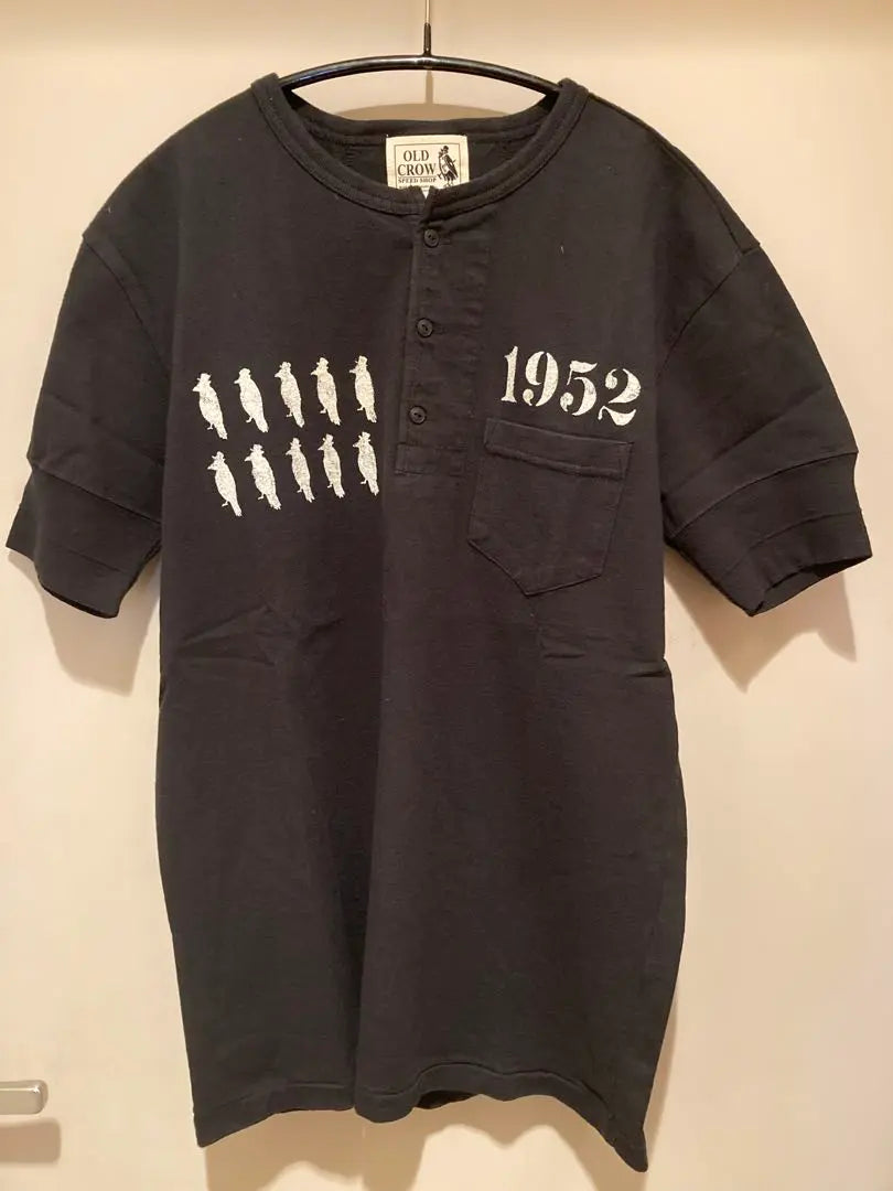 Old Crow Short Sleeve Henley Neck T-shirt Size M