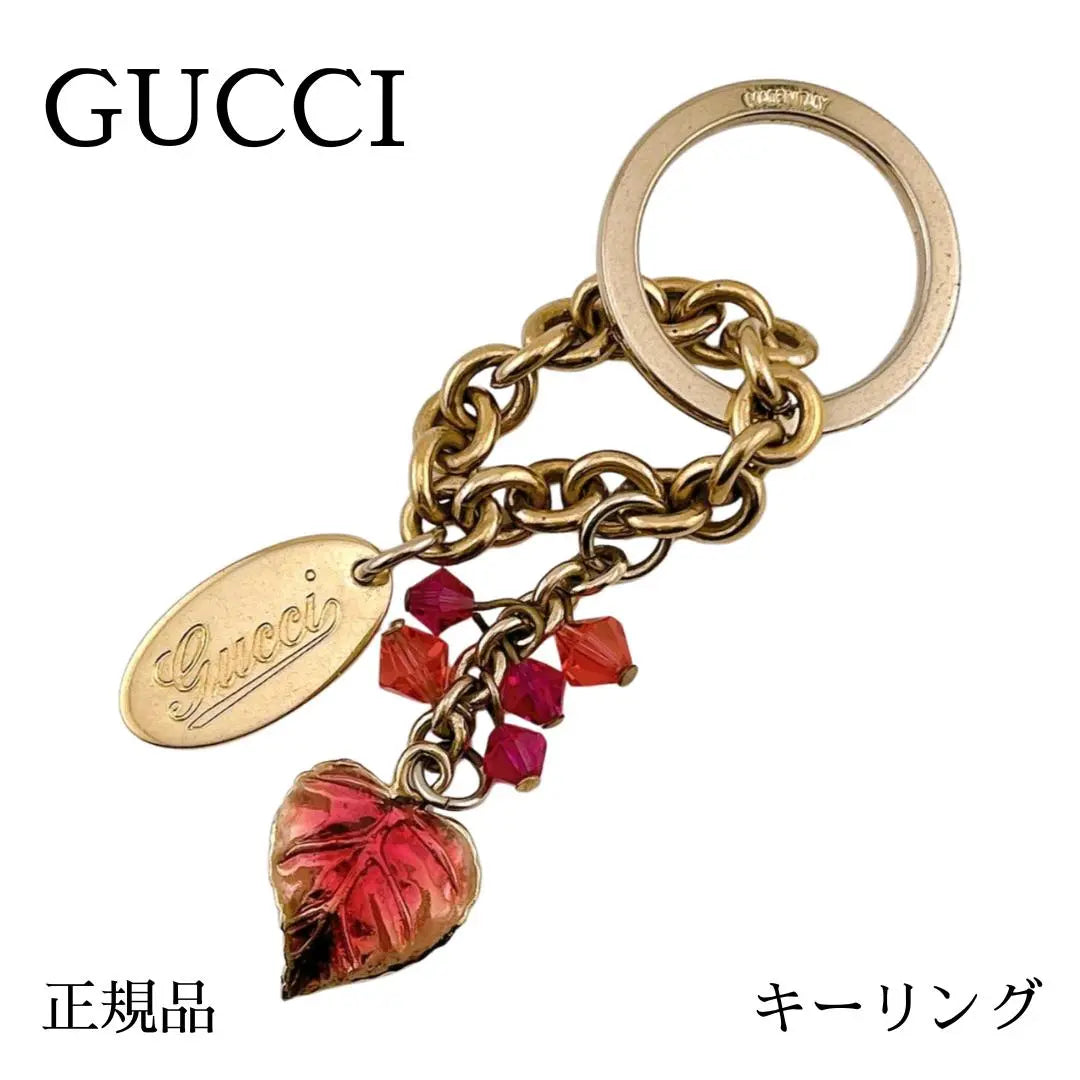 Llavero Gucci con dije para bolso, dije con forma de hoja y placa con logotipo para mujer