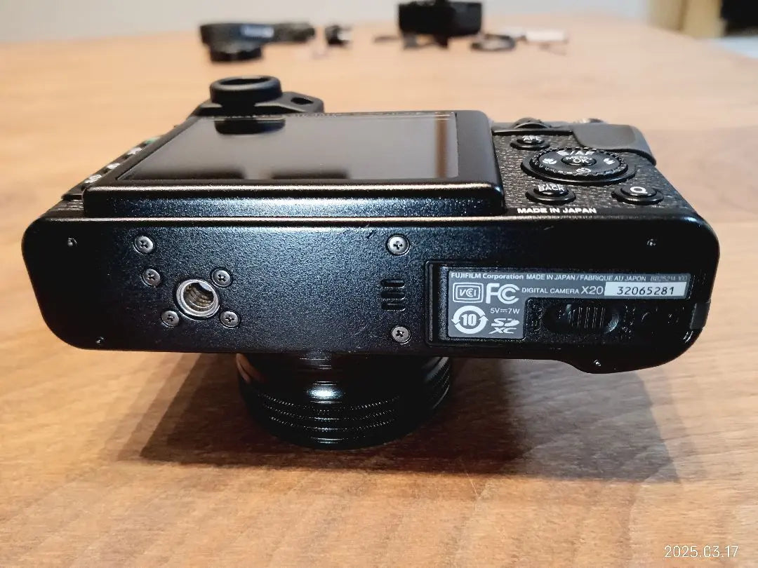 [2 genuine batteries + genuine lens filter included] Superb condition FUJIFILM X20