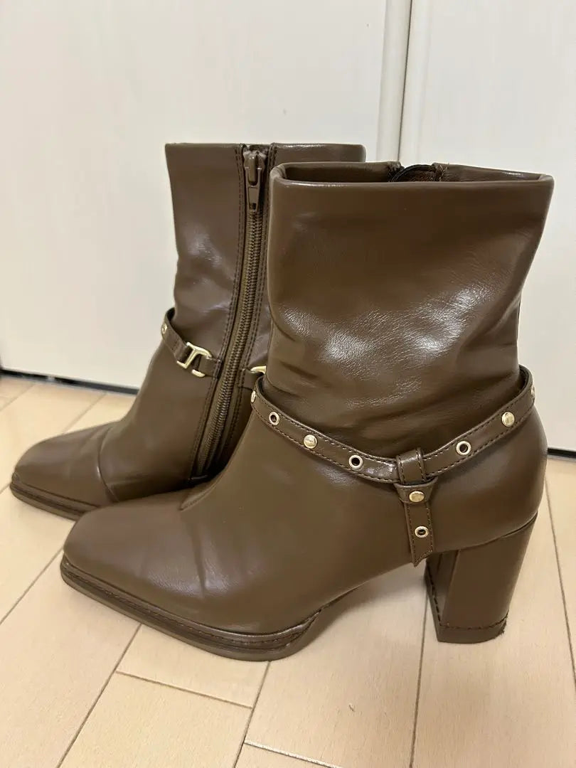 RANDA Brown Zippered Boots, Size M