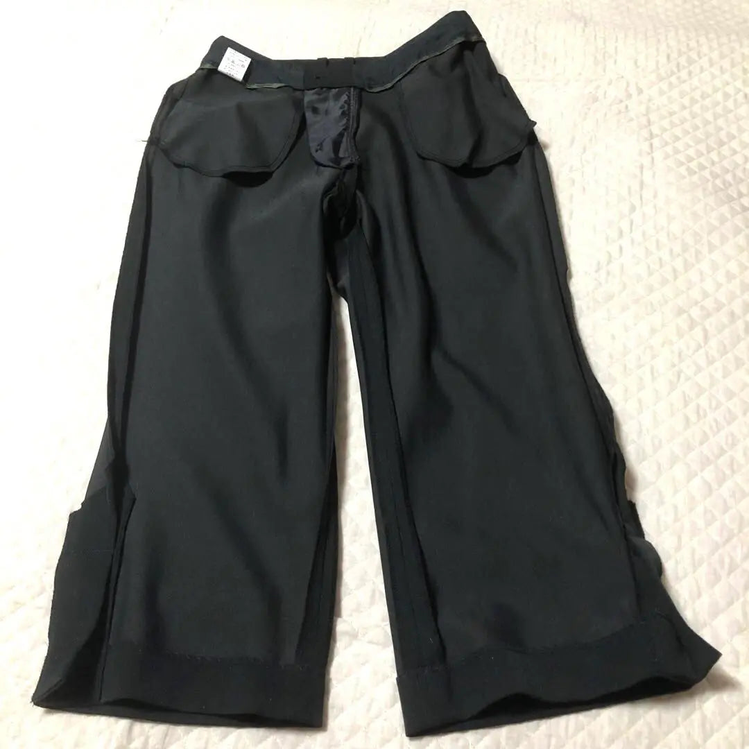 [New and unused] Women's cropped pants, black, striped, glossy, unlined