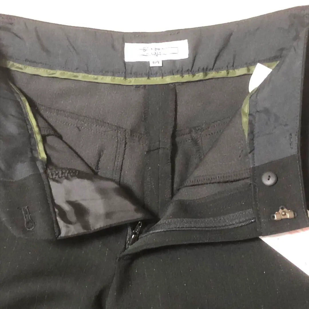 [New and unused] Women's cropped pants, black, striped, glossy, unlined