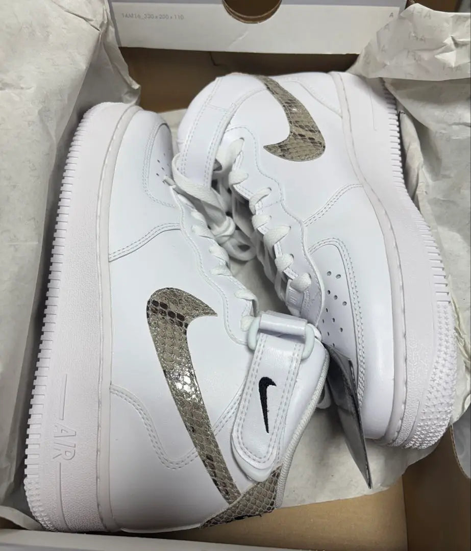 Nike Women's Air Force 1 07 Mid 24cm