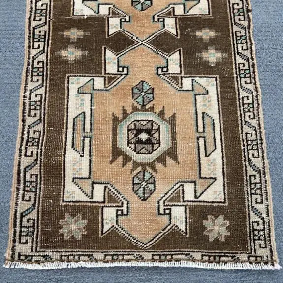 Alfombra turca vintage 960 pequeña beige marrón azul pálido