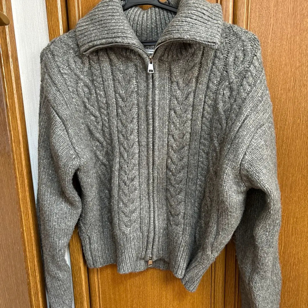 Bellied gray front zip cable cardigan size free