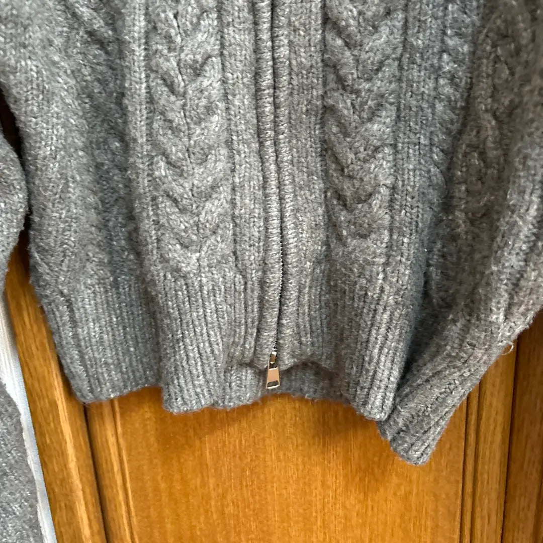 Bellied gray front zip cable cardigan size free