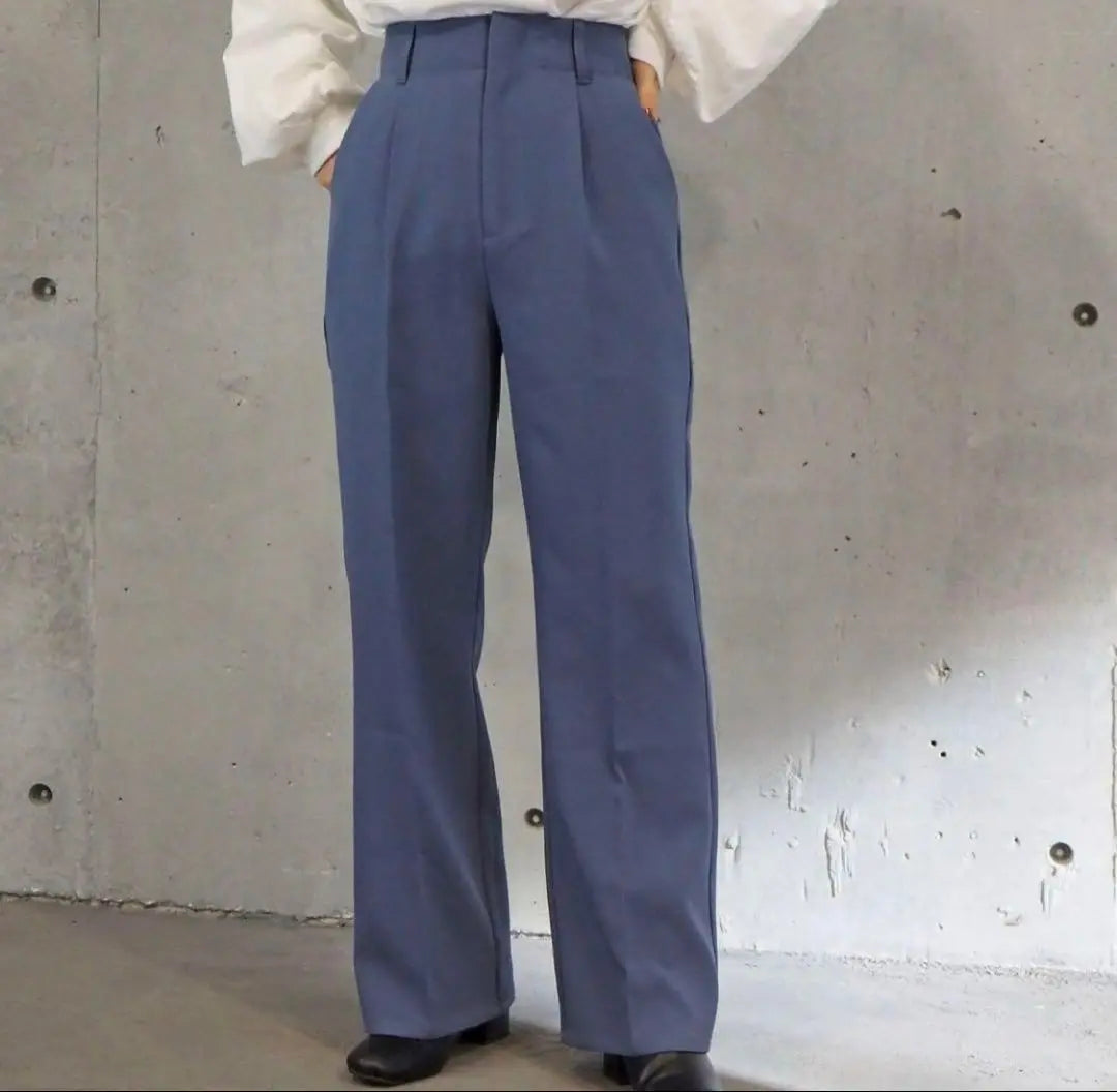 Center press semi-flare slacks tiptop tip top high waist