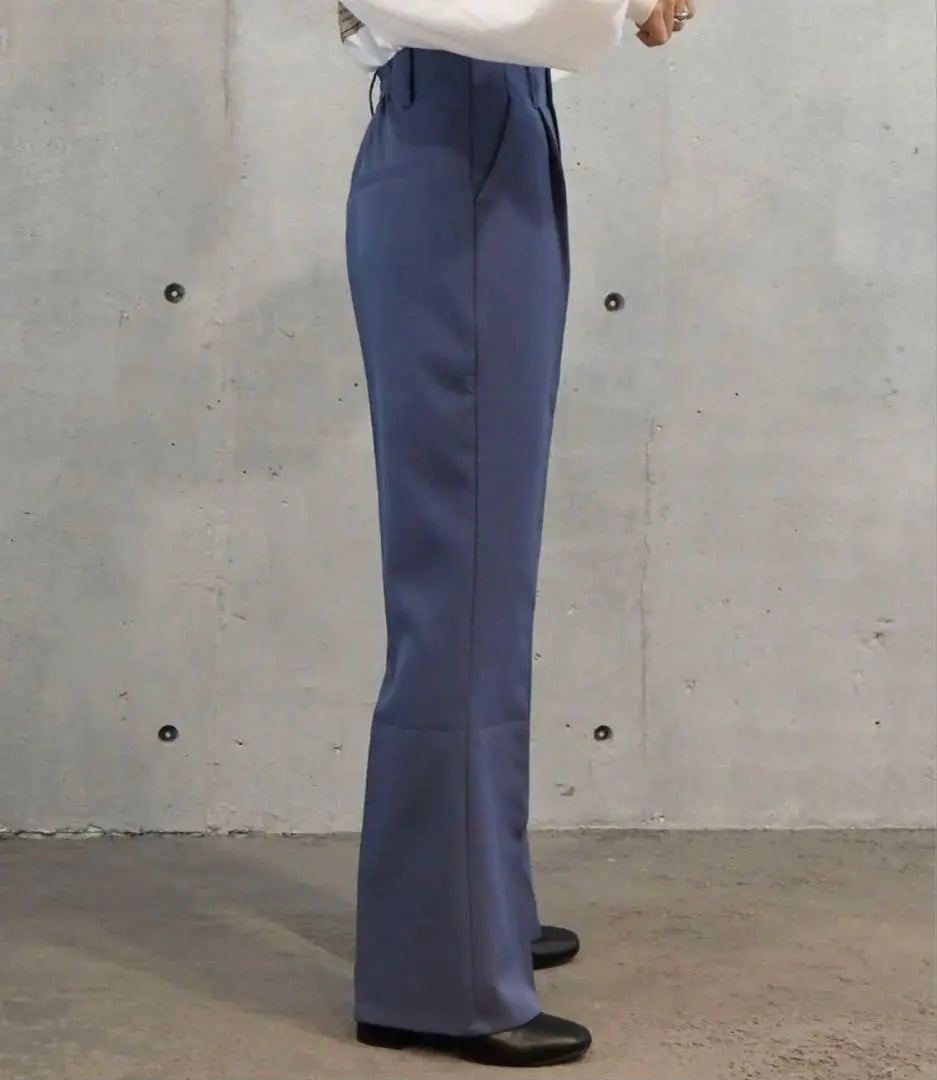 Center press semi-flare slacks tiptop tip top high waist